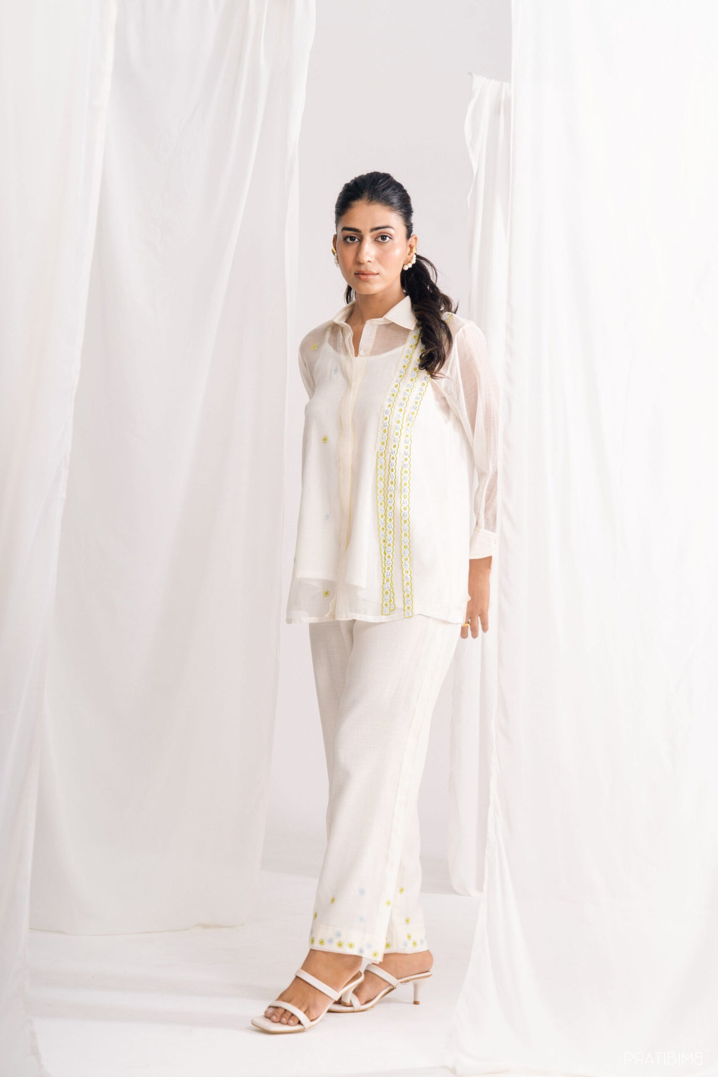 Simran lutharia in Floret Sap Set - Off White